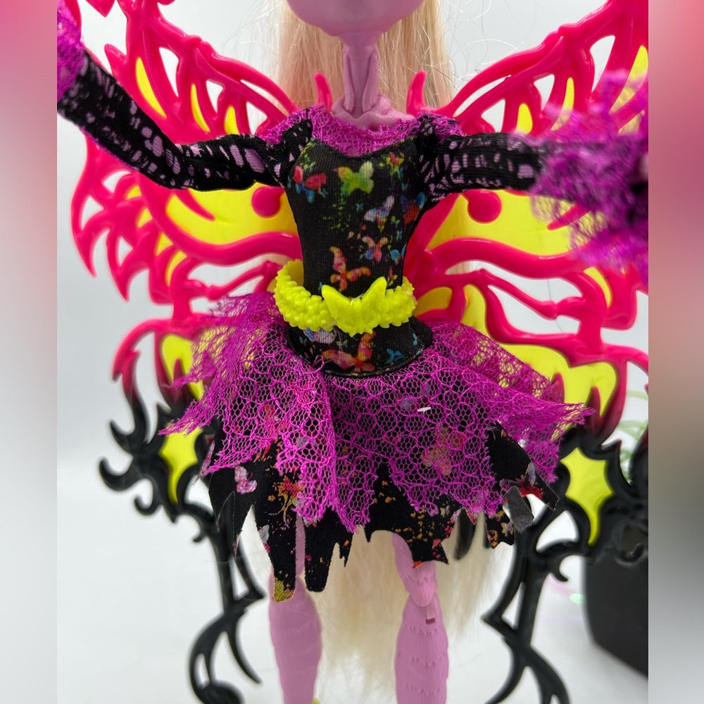 Monster High BONITA FEMUR Freaky Fusion Hybrid of Skelton & Moth Discontinued - Picture 10 of 15